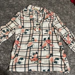 It’s a medium blouse. It does not stretch in the shoulders or arms